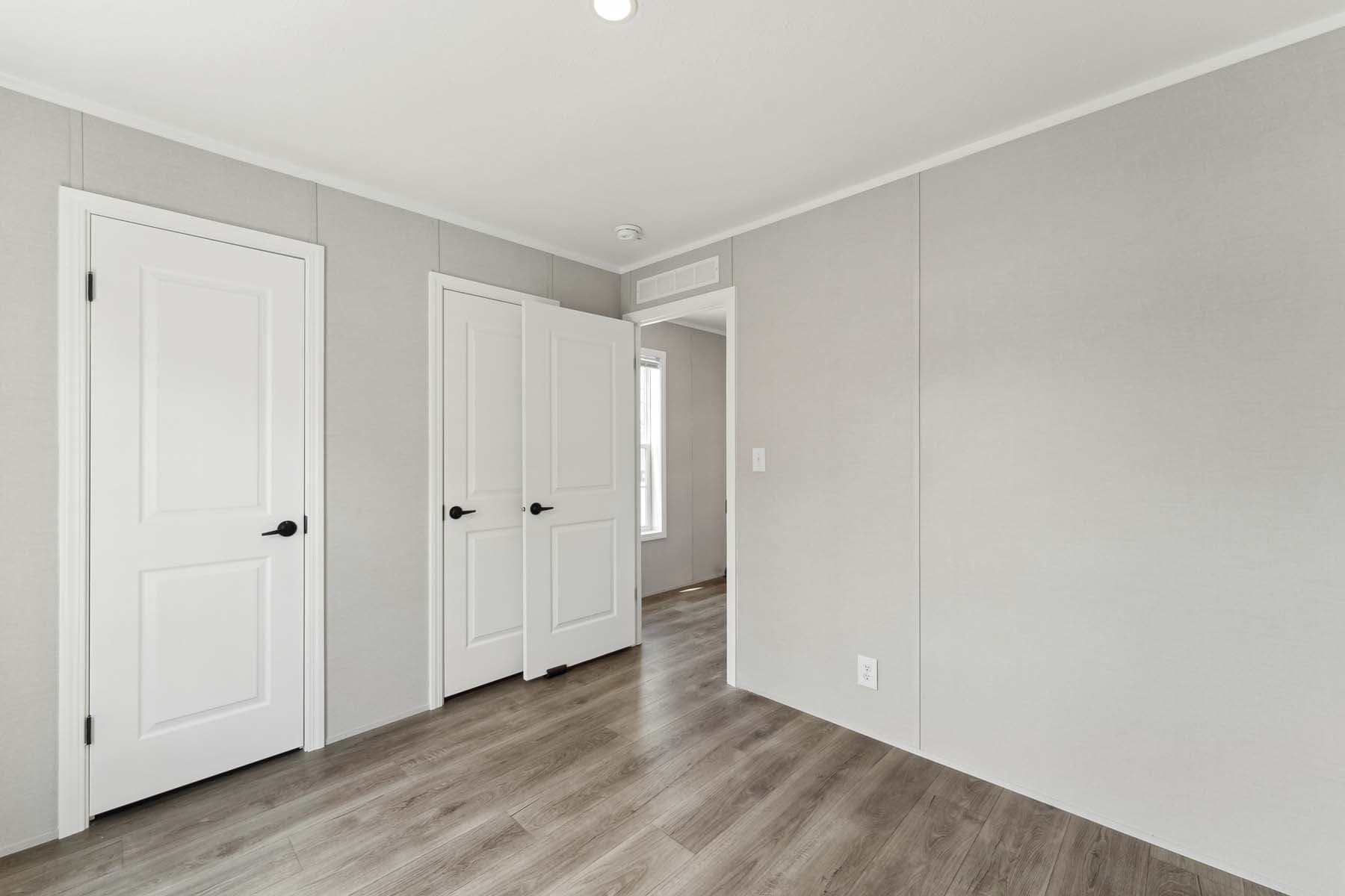 Calm 880 bedroom home features