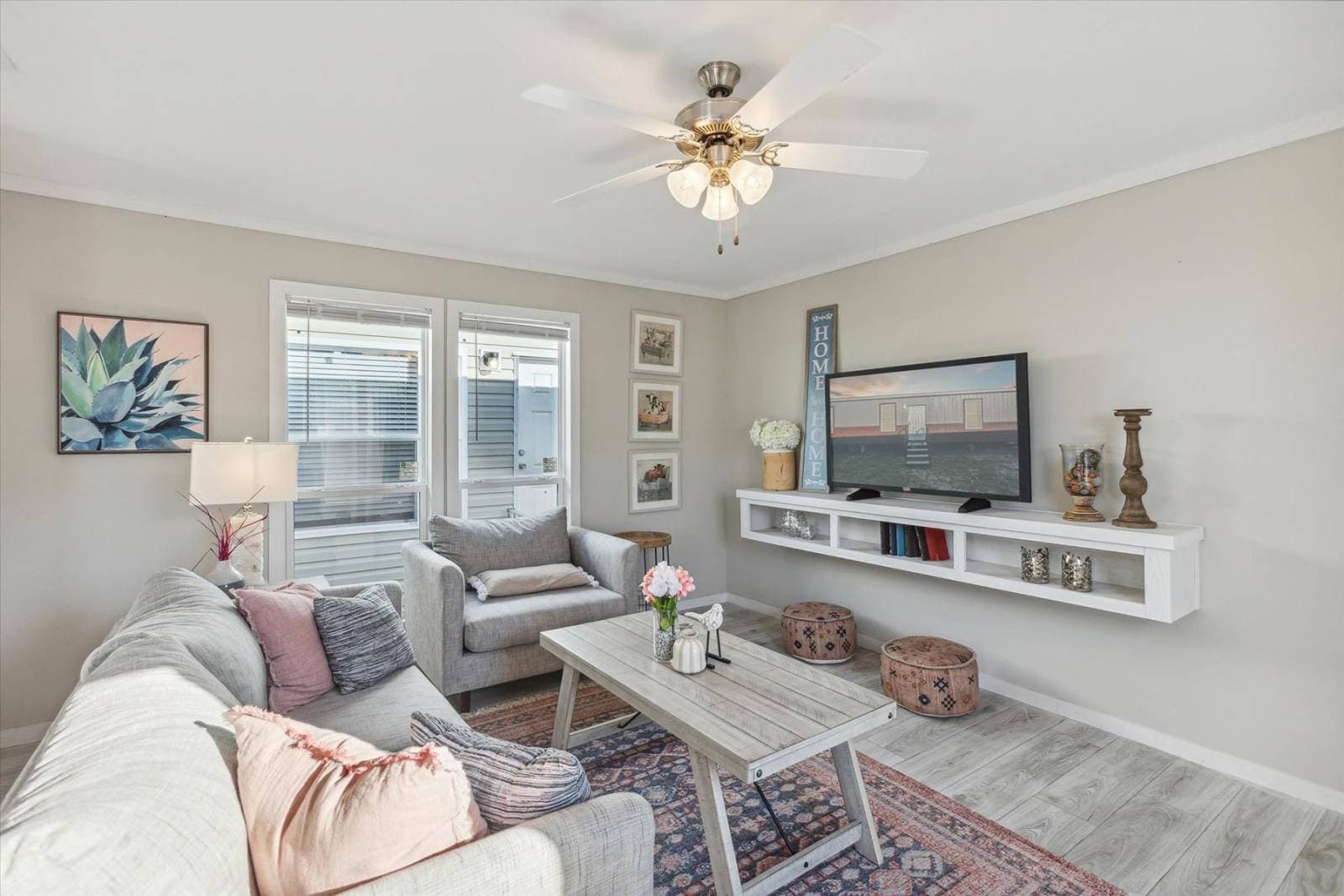 Rm1676 interior home features