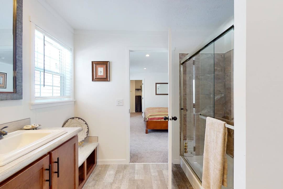 Intrigue bathroom home features