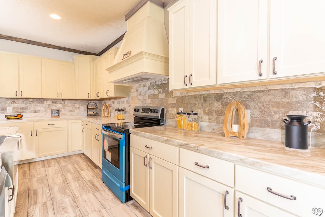 Tahoe harbor kitchen home features