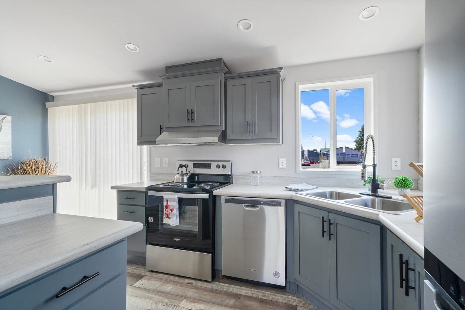 Ramada value 9082ct kitchen and interior home features