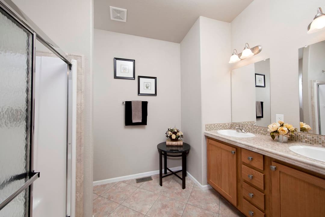 Catalina bathroom home features