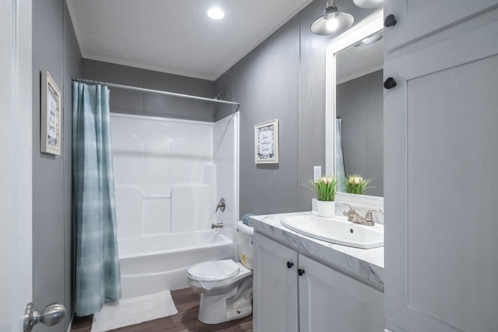 Tradition 3268b bathroom home features