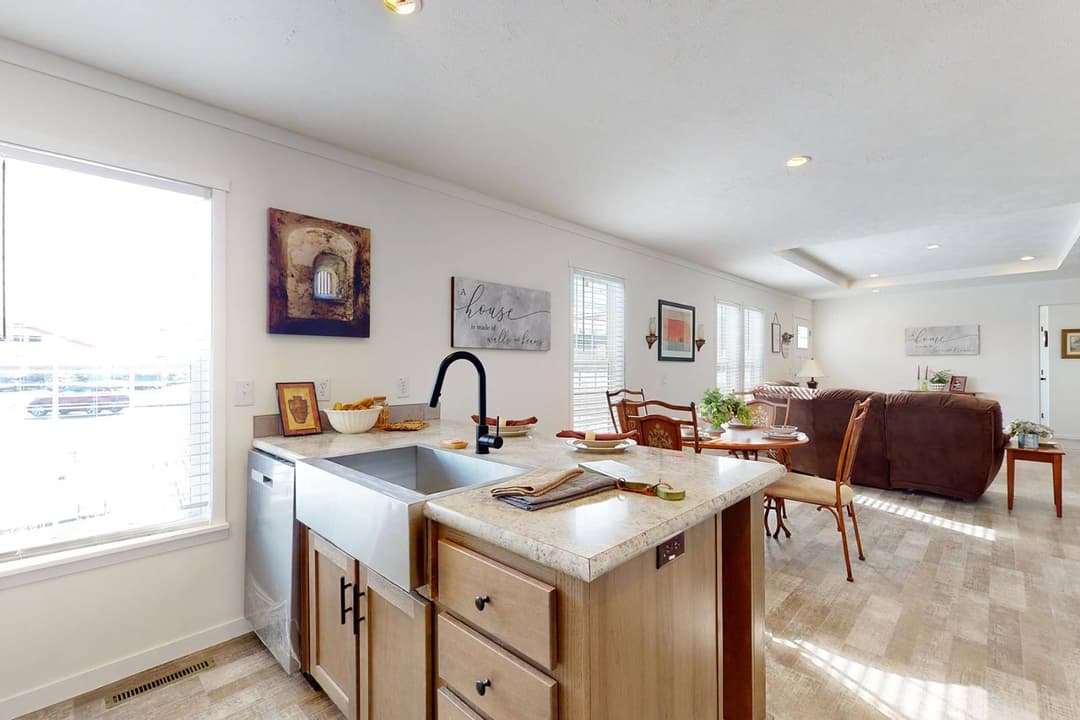 Intrigue kitchen home features