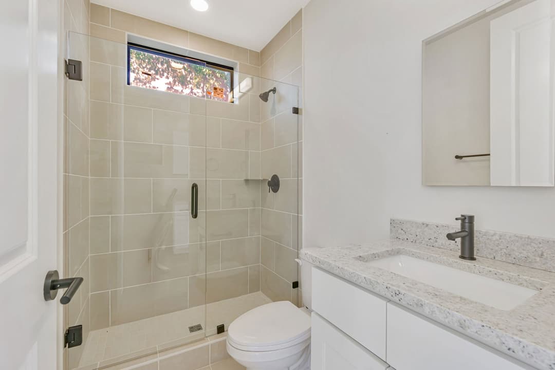 The piedmont (34') - l shaped bathroom home features