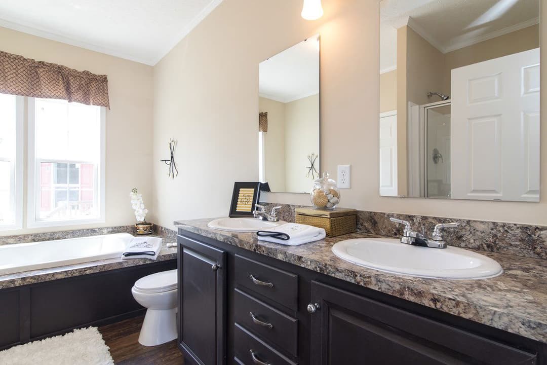 5520 sweet one bathroom home features