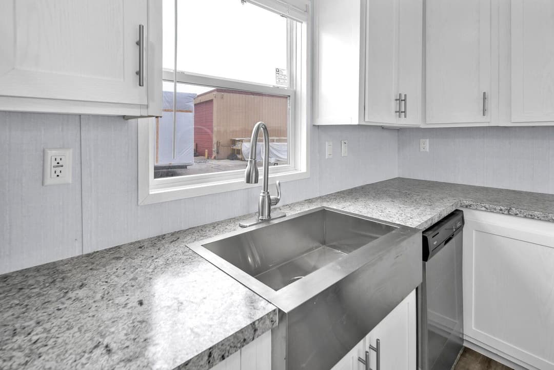 Alamo lite 16763s interior and kitchen home features