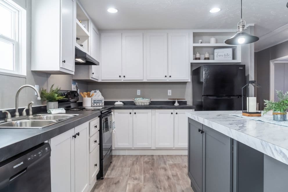 Tradition 52b kitchen home features