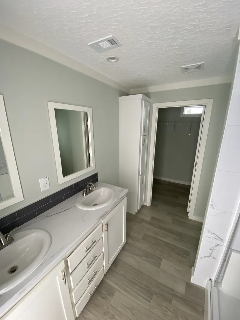 Legend 3260495 bathroom home features