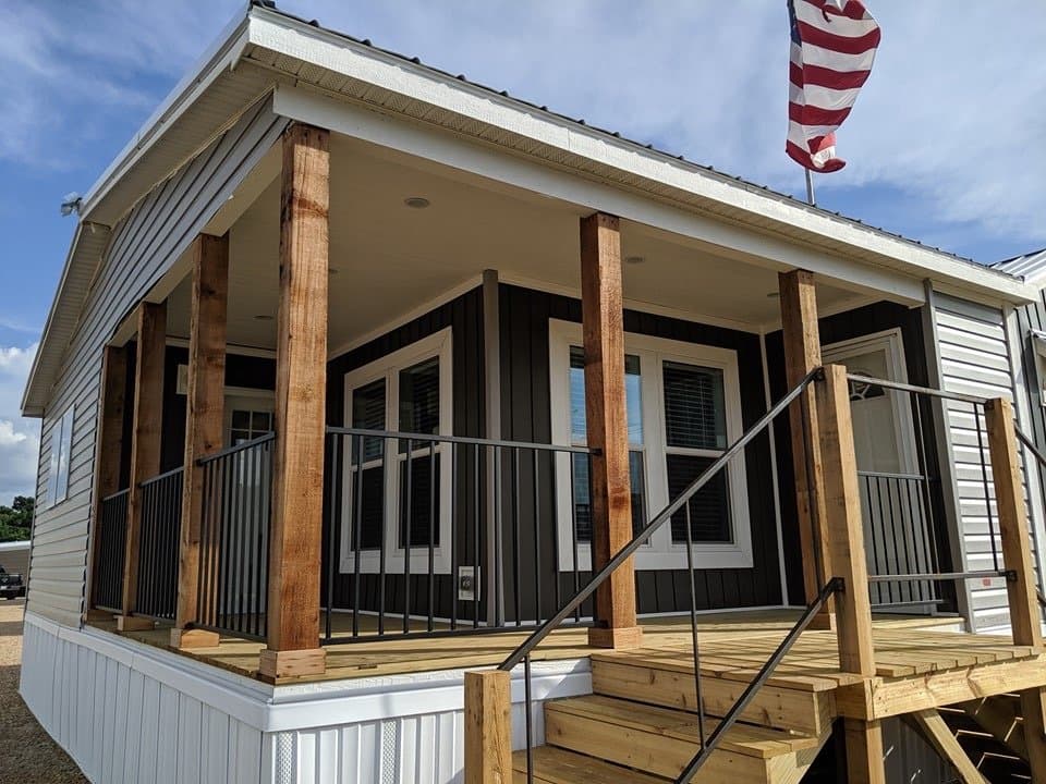Addison 2 exterior home features