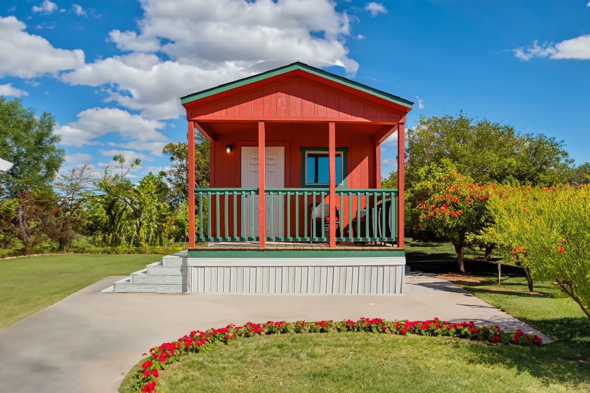 Tiny homes hero and exterior home features