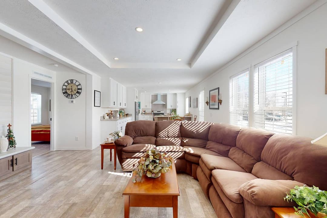Intrigue interior home features
