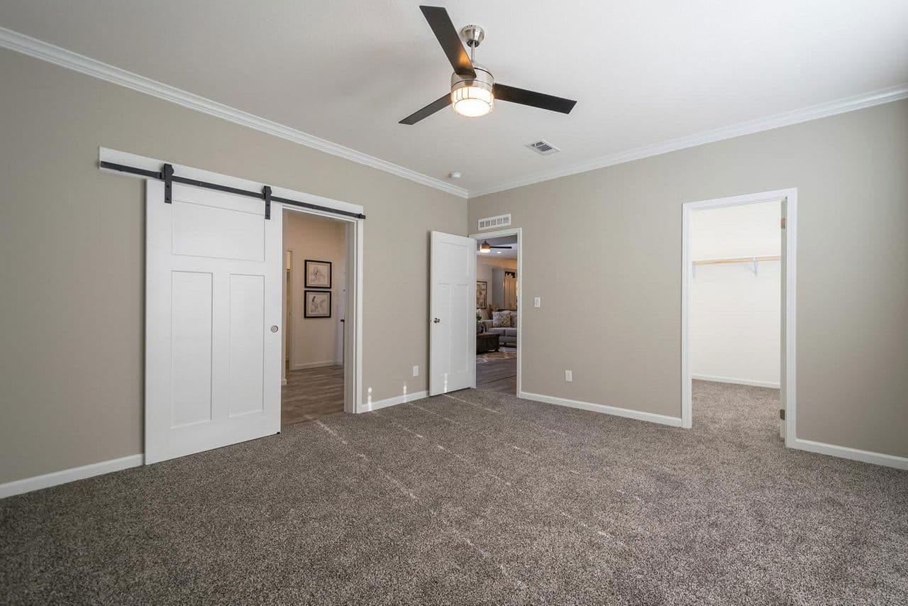 Innovation 3268c bedroom home features