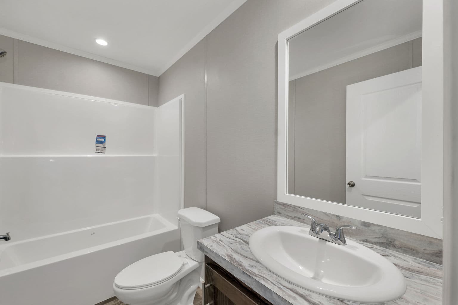 Zenith 6803 bathroom home features