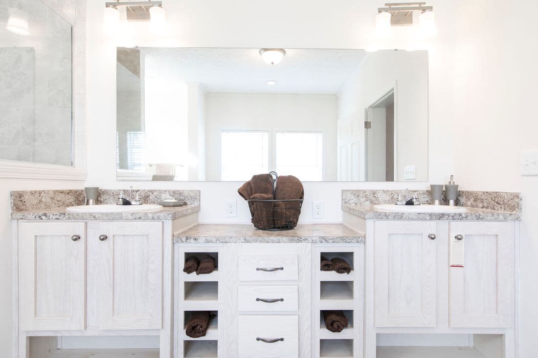 1558 jamestown bathroom home features