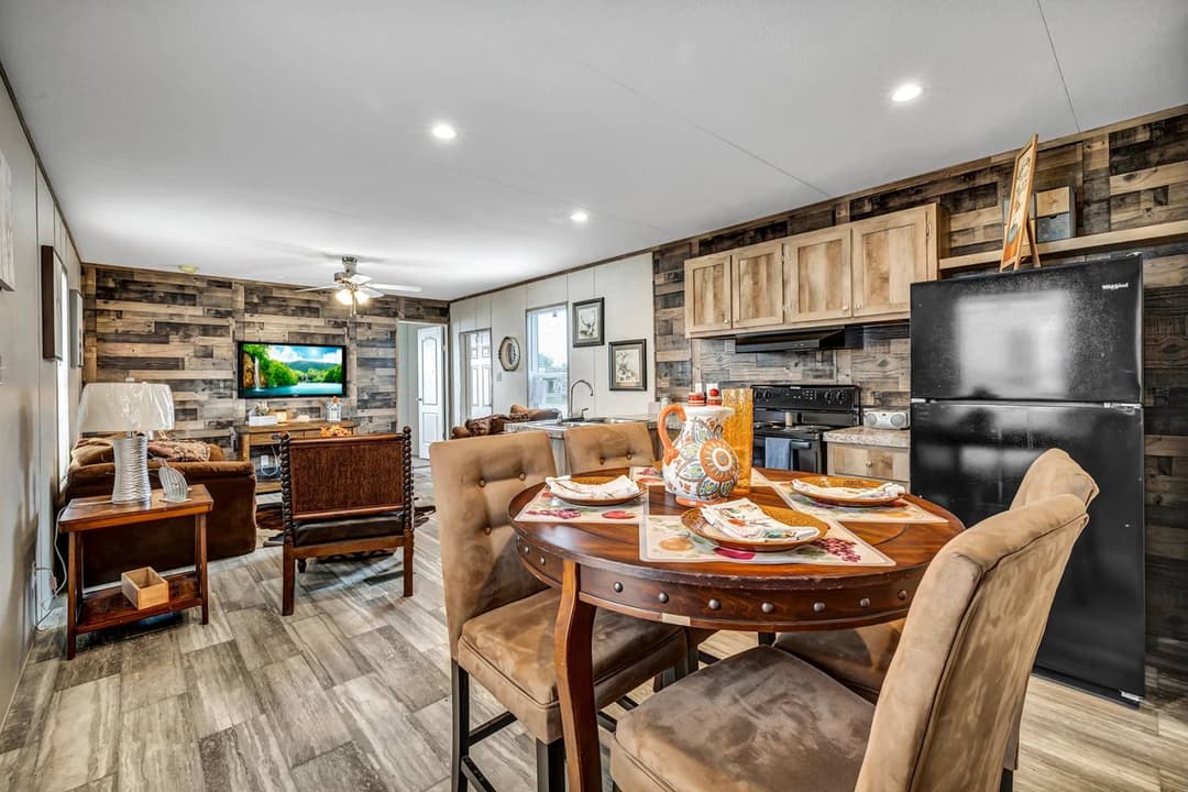 Rm1456 interior home features
