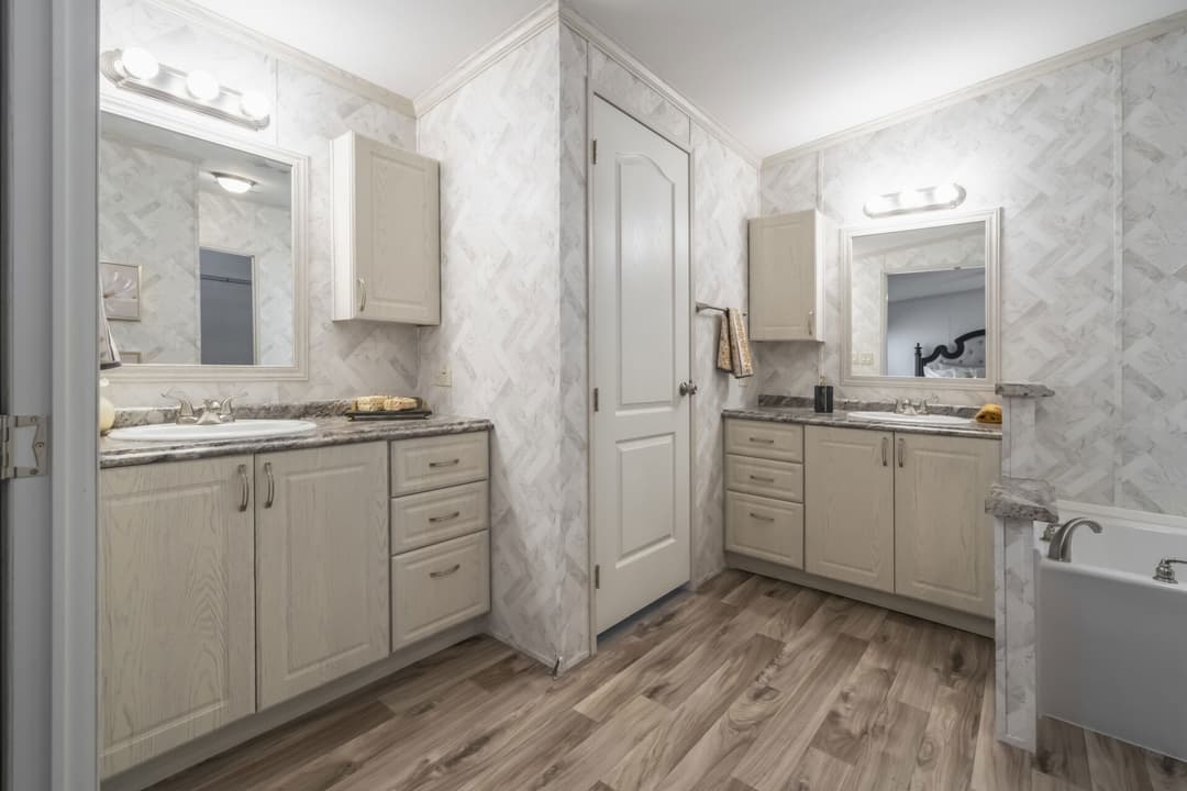 Doublewide c-32×64-32ap bathroom home features