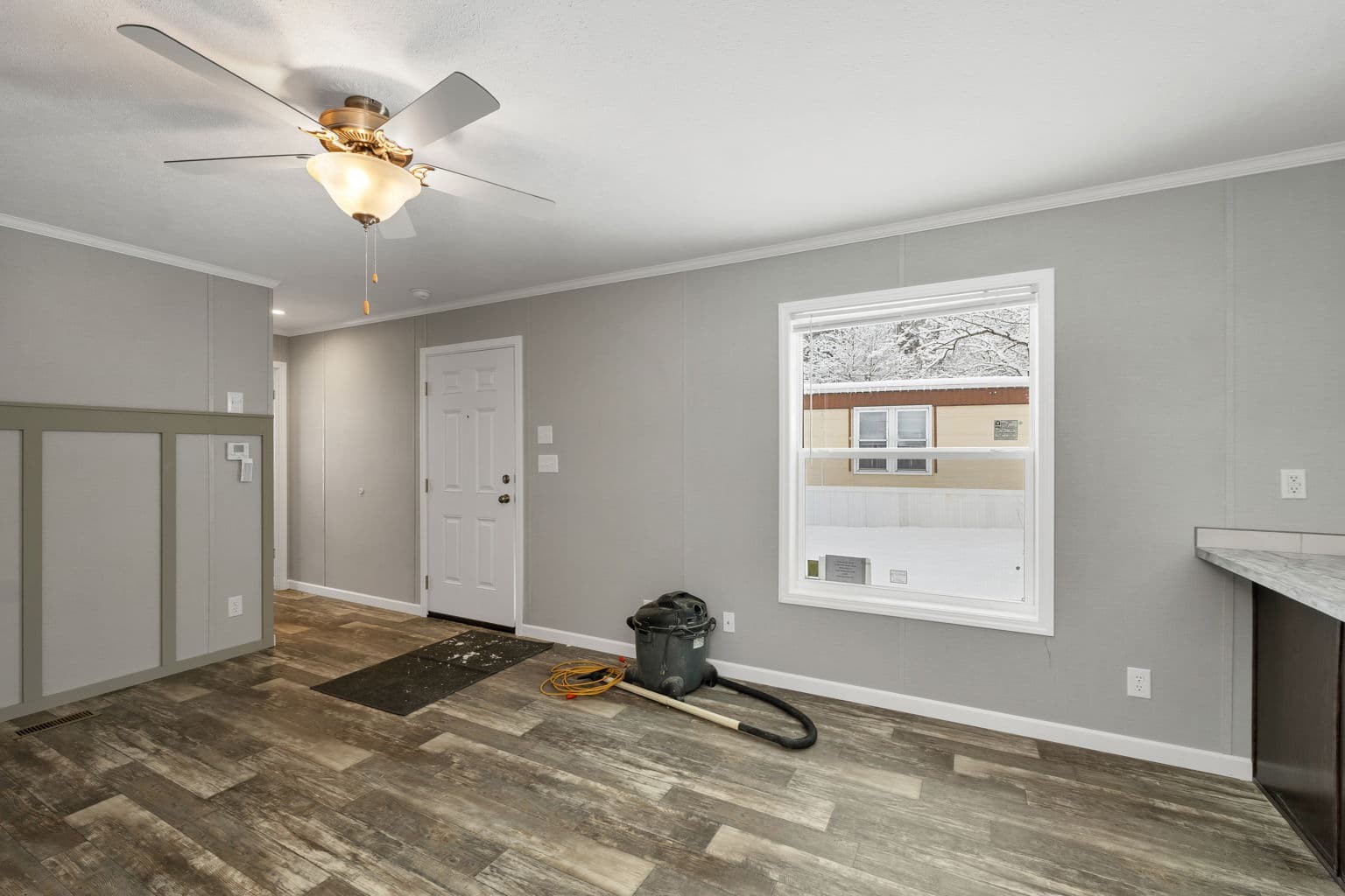 Zenith 6803 interior home features