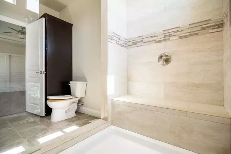 Bd 43 bathroom home features