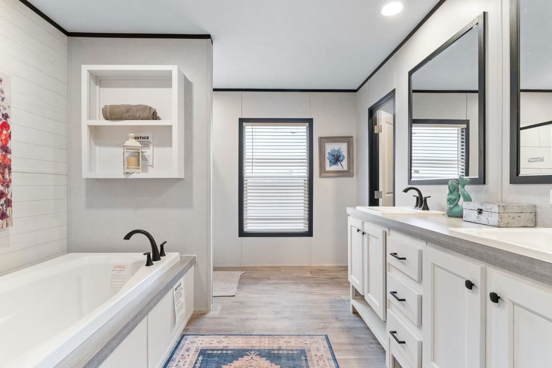 Hercules bathroom home features