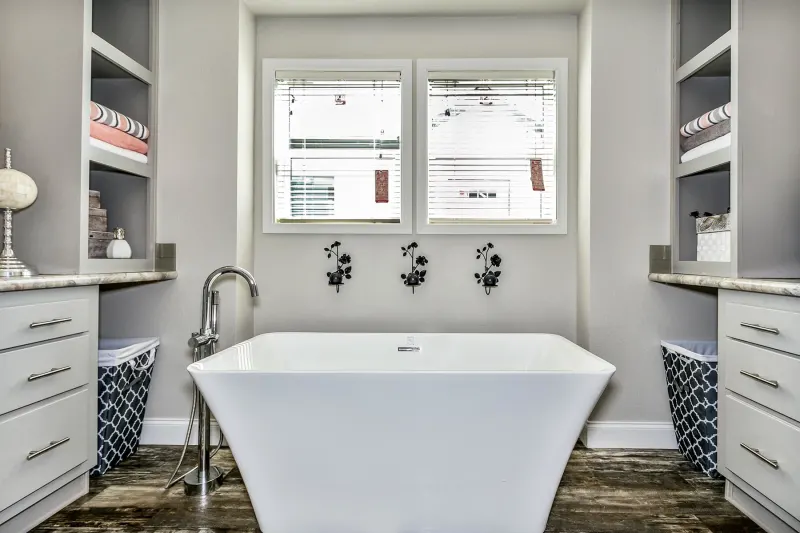 Skyliner 4732b bathroom home features