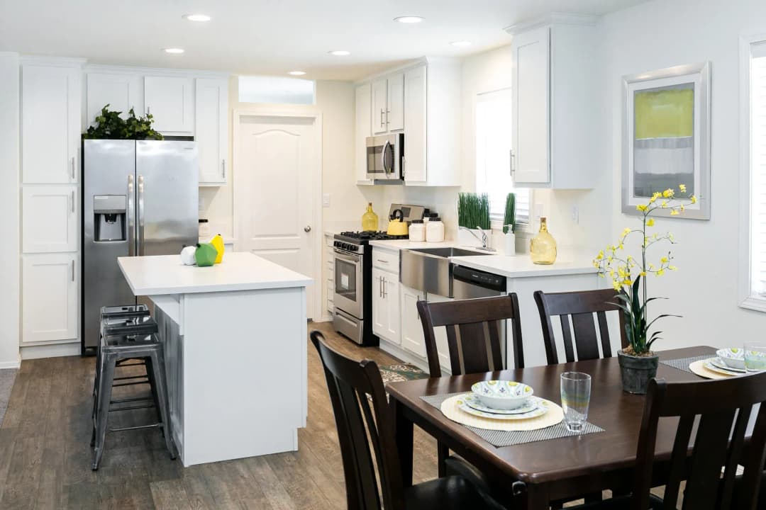 Fairpoint interior and kitchen home features