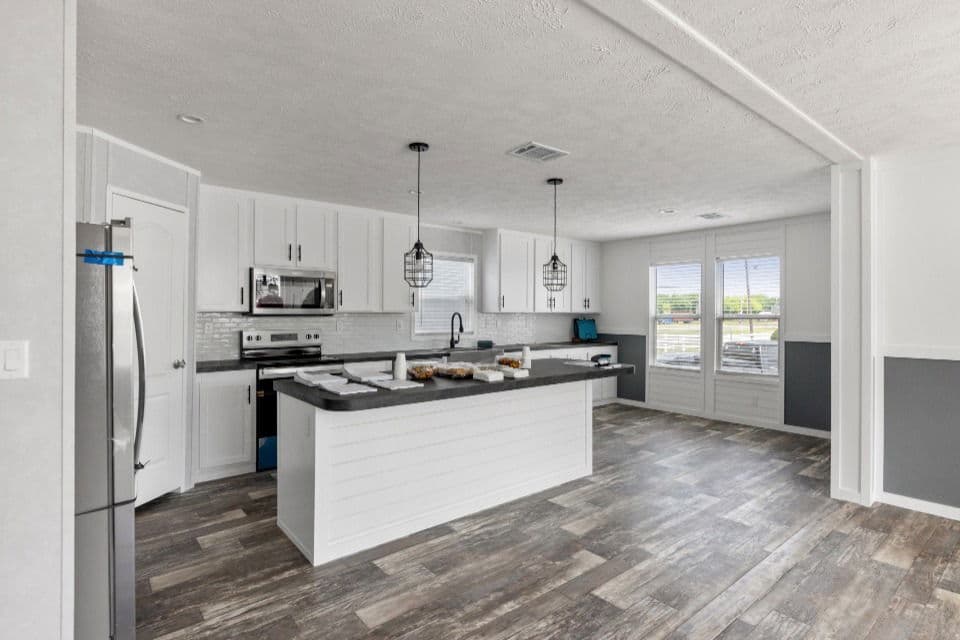 Verde ranch 28563n interior and kitchen home features