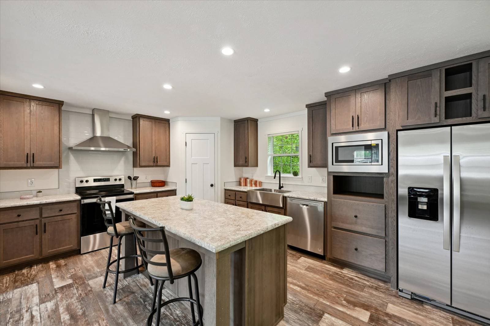 East point - elevate 56 kitchen home features