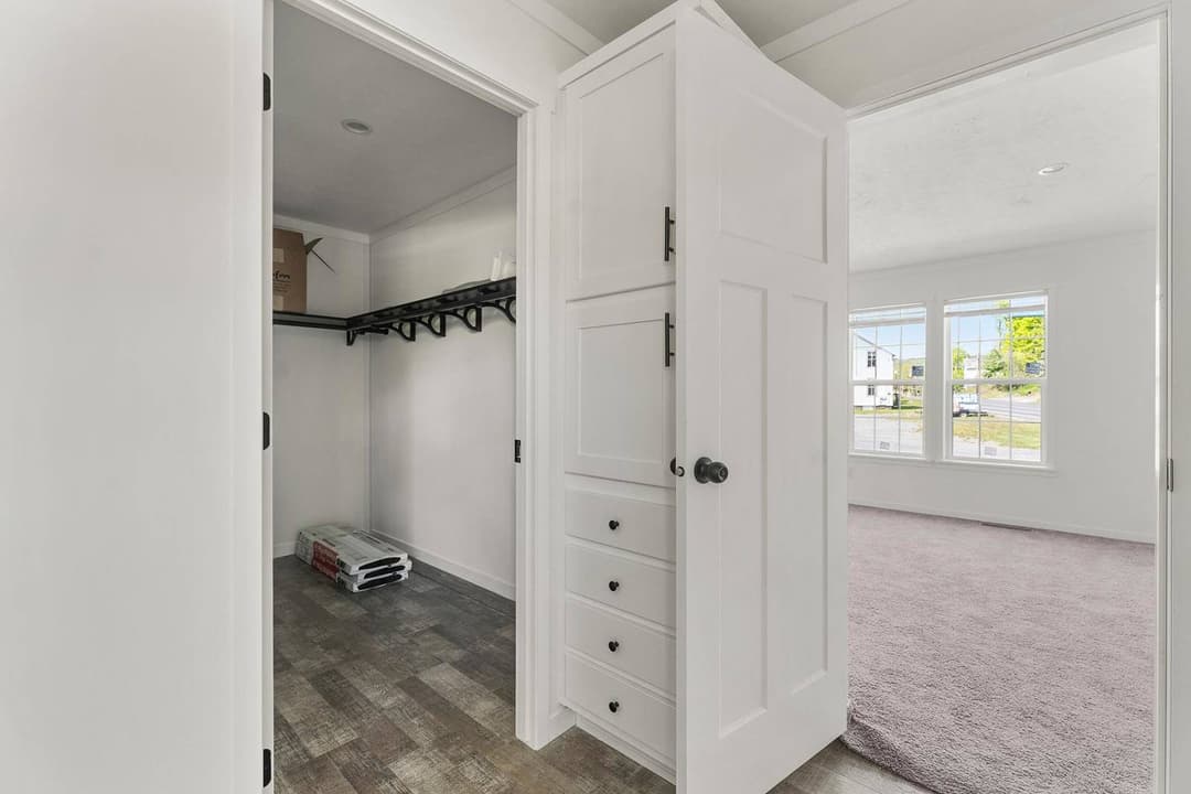 Insight bedroom home features