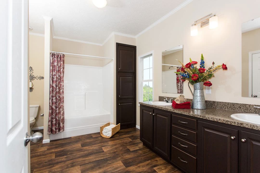 5521 sweet one bathroom home features