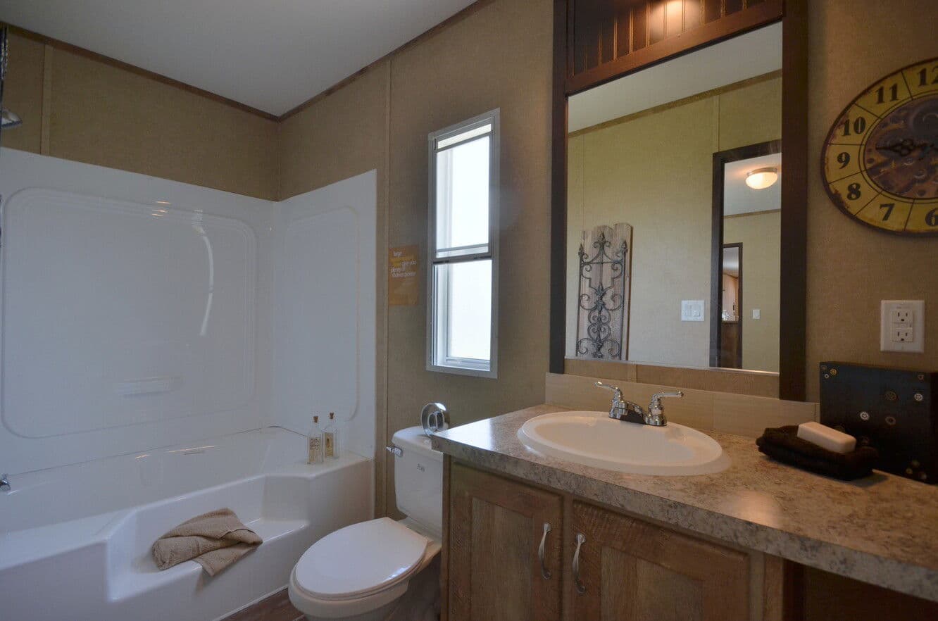 Alamo lite 16562t interior and bathroom home features