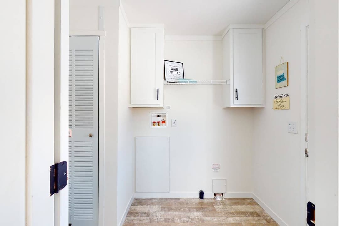 Intrigue interior home features
