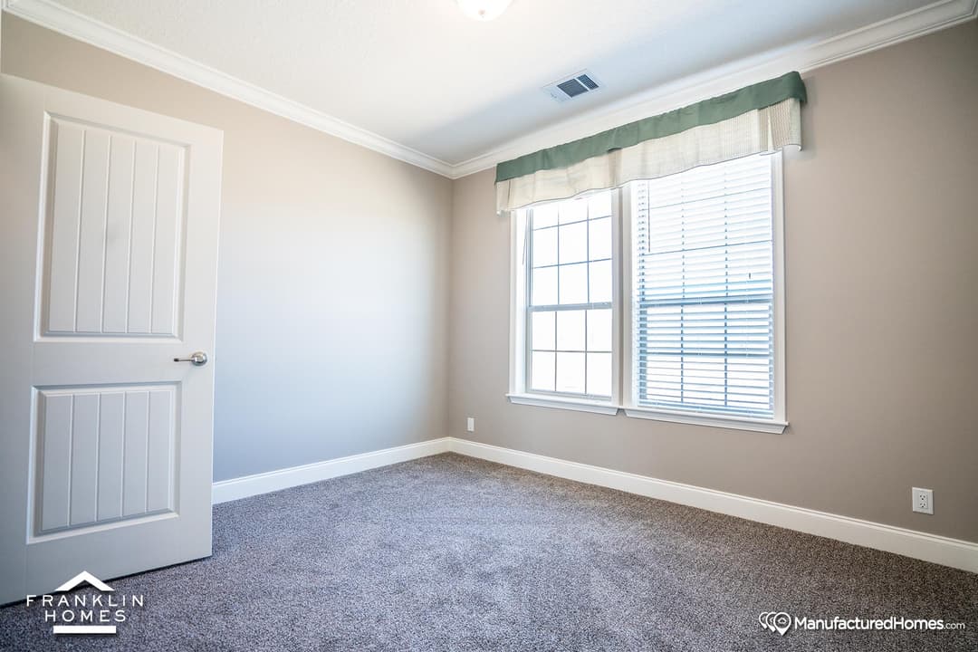 Coach house bedroom home features