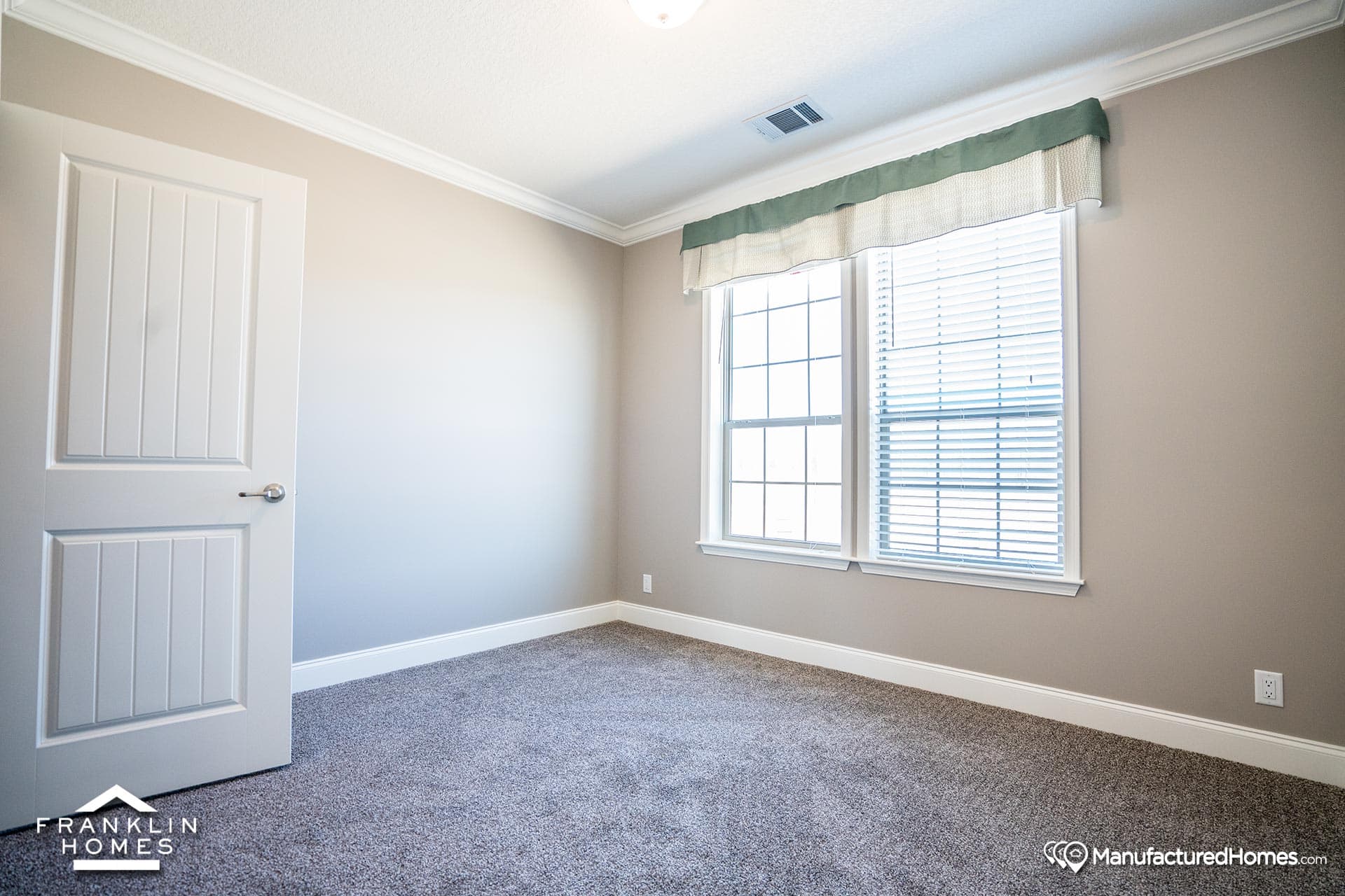 Coach house bedroom home features