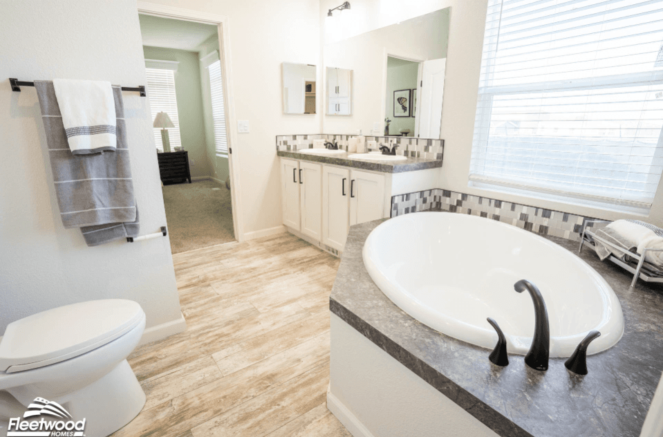 Coronado interior and bathroom home features