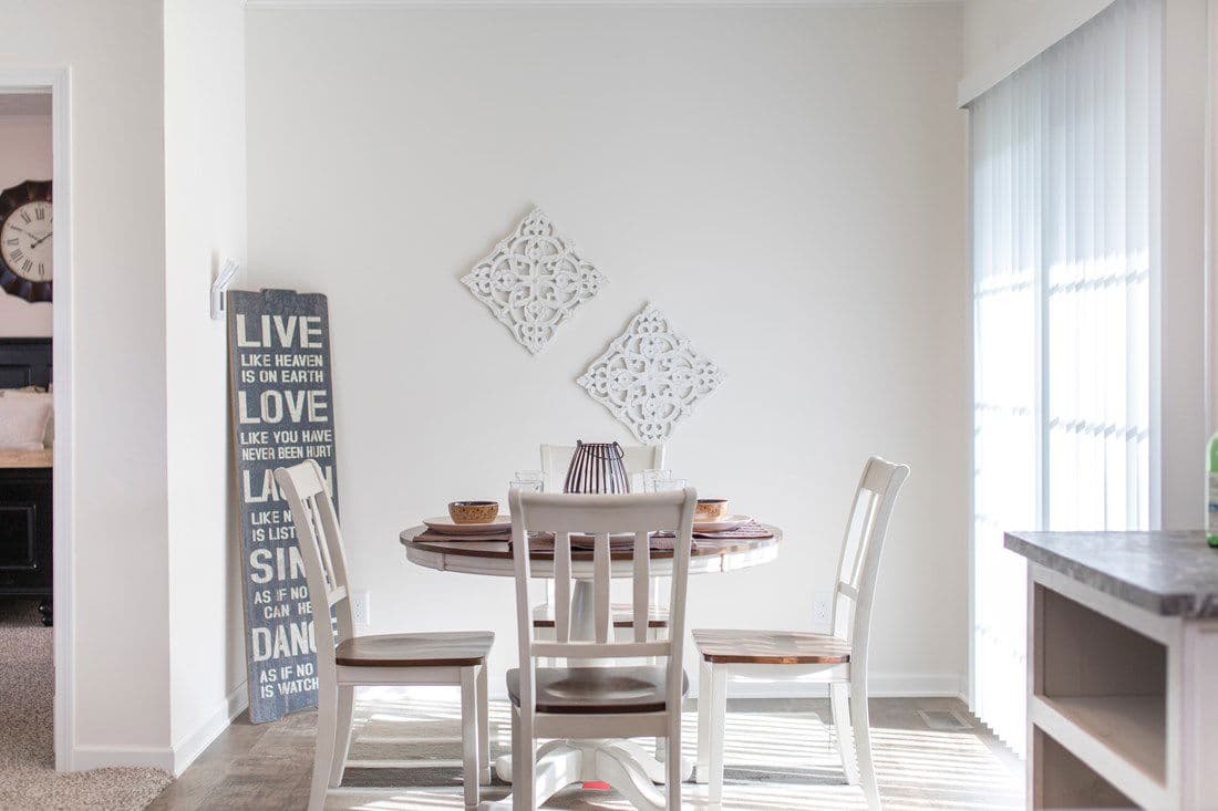 3558 jamestown interior home features