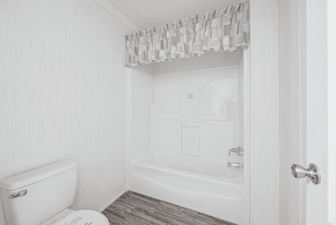 Md-62-32 bathroom home features