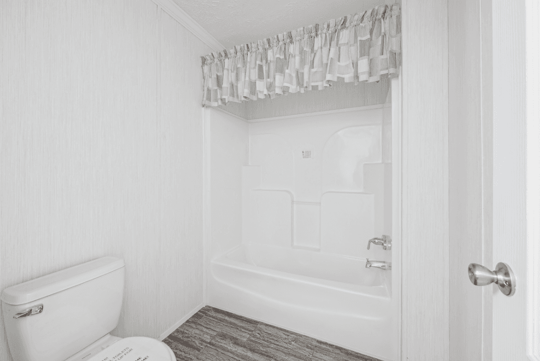 Md-62-32 bathroom home features