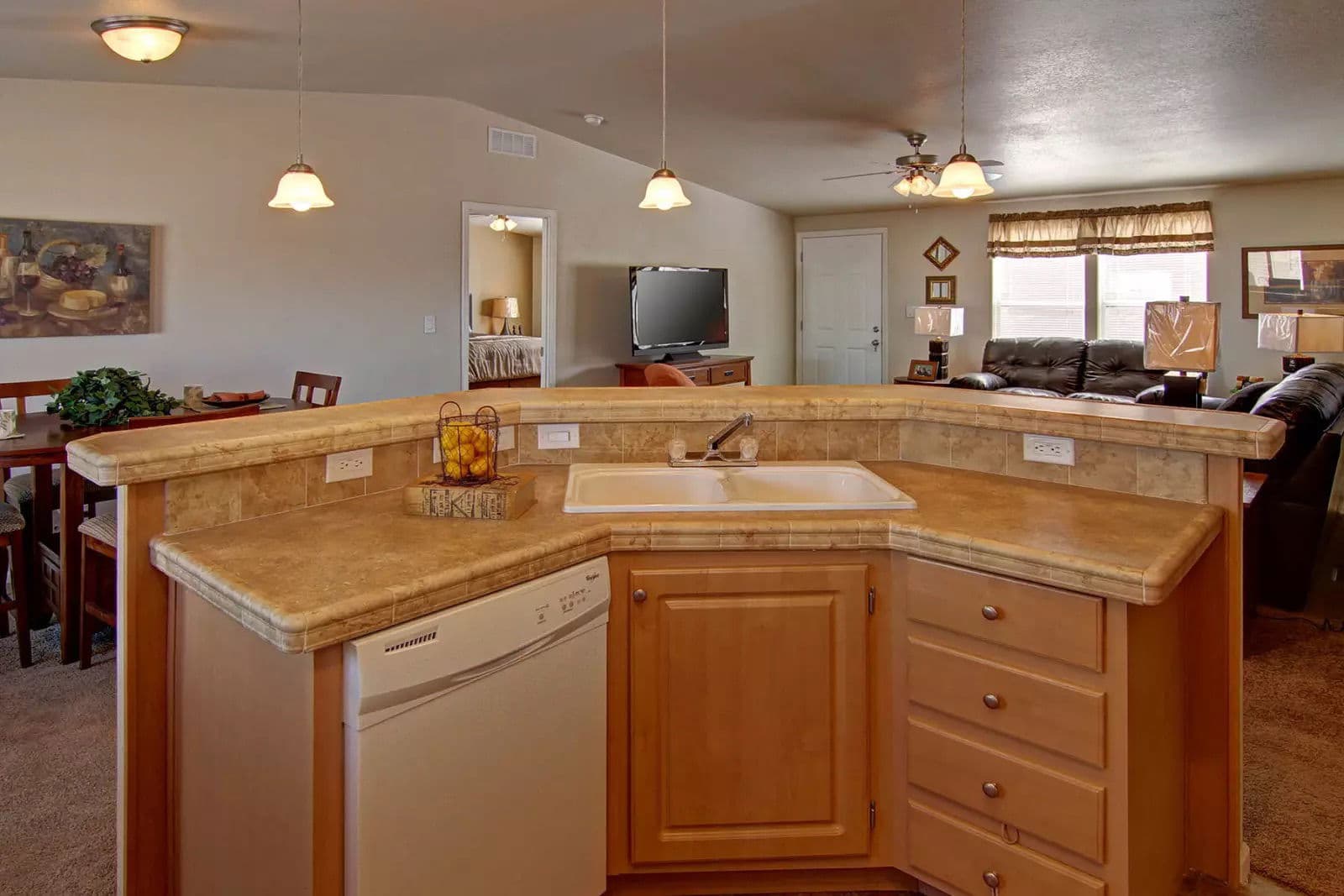 Sunrise kitchen home features