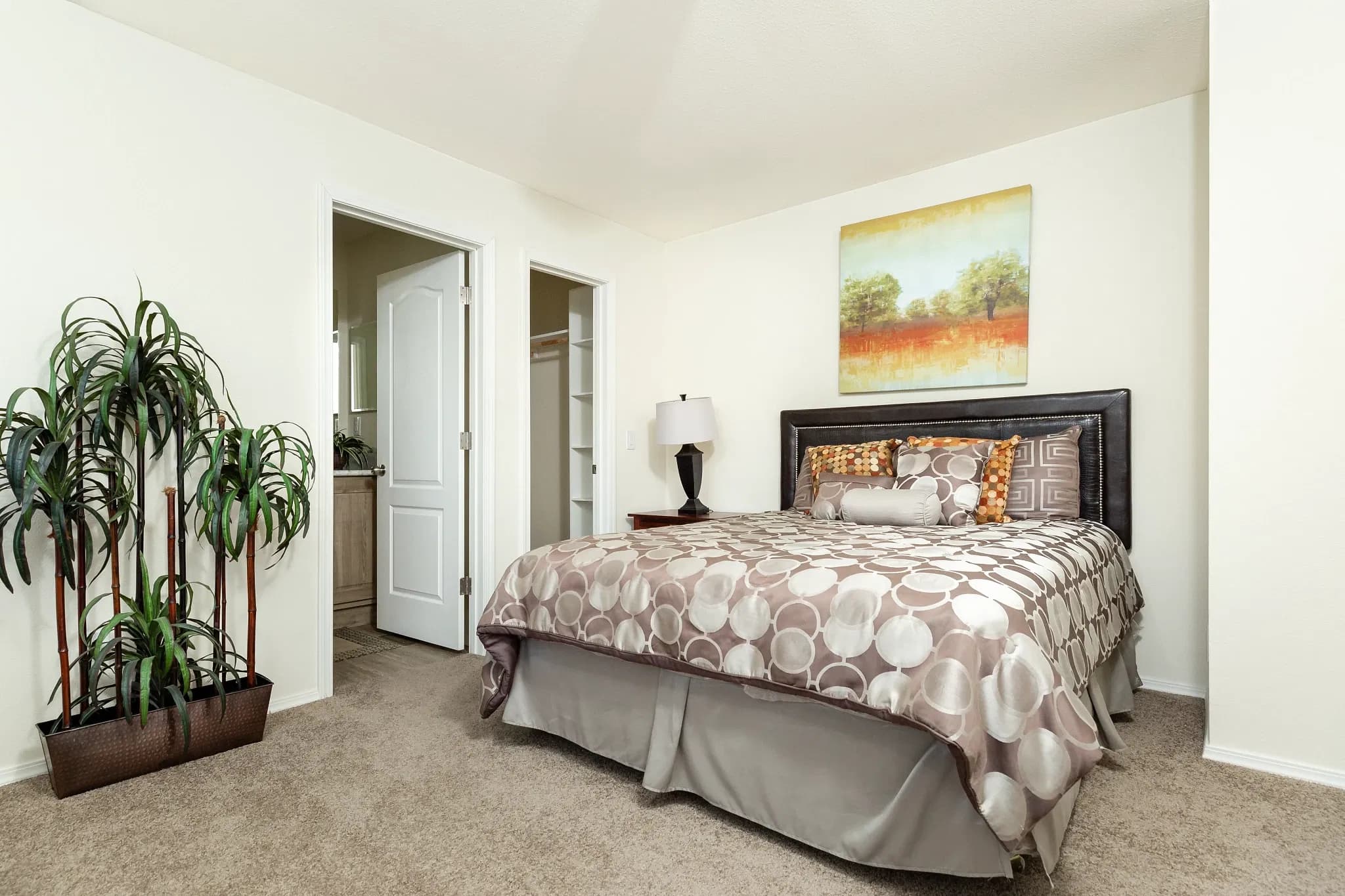 Fairpoint 14602a bedroom home features