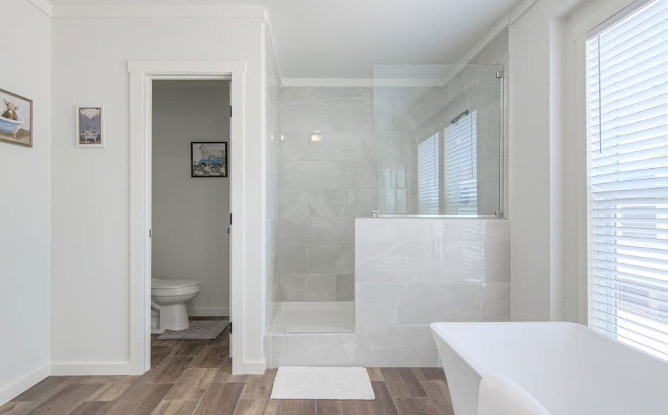 Pearl 6380 bathroom home features