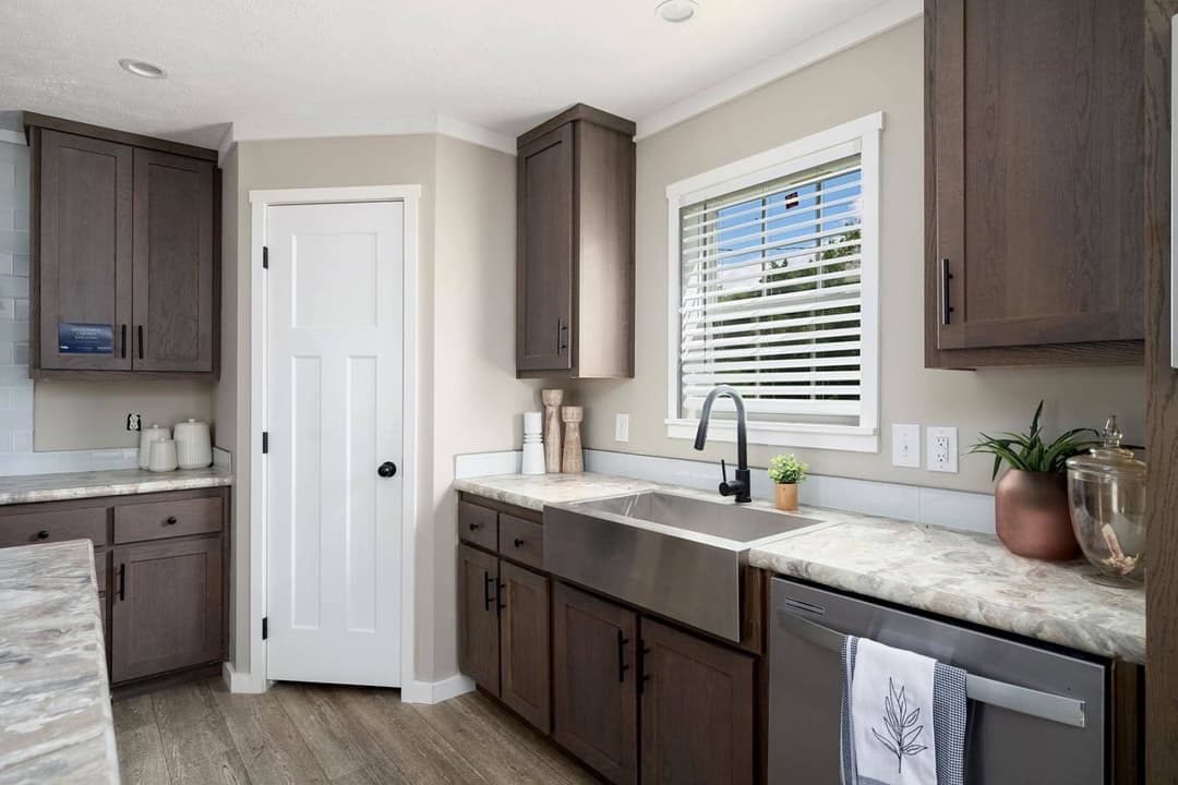 East point - pursuit kitchen home features