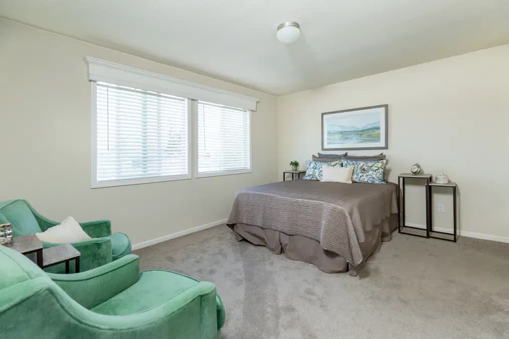 Fairpoint 27543f bedroom and interior home features