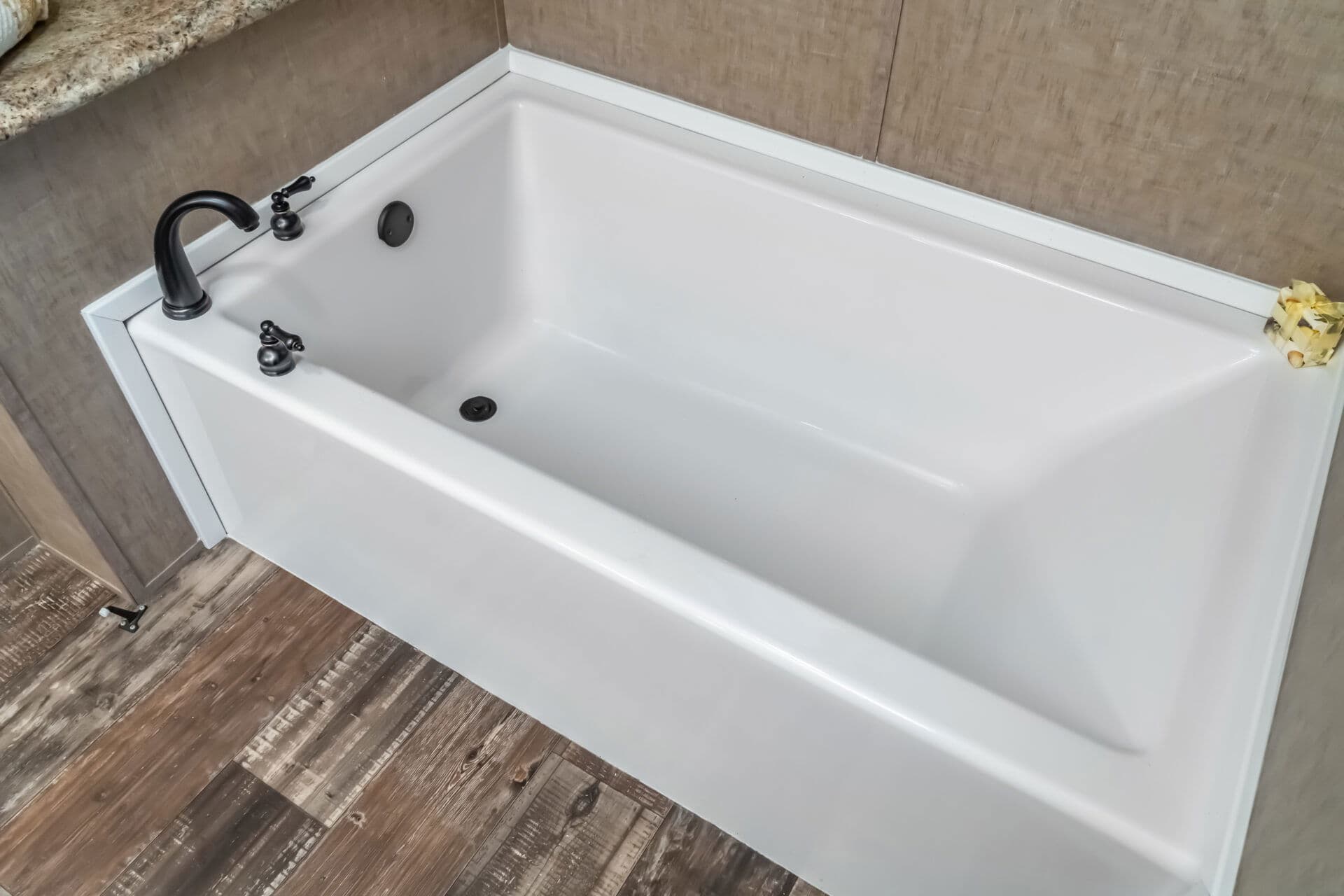 Doublewide 32×64-32c bathroom home features