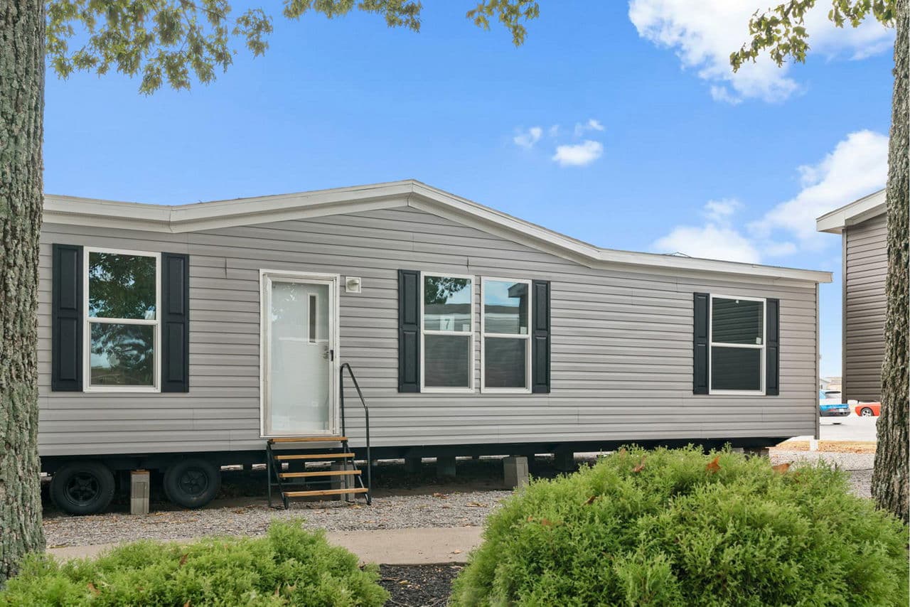 Crown 3901 hero and exterior home features