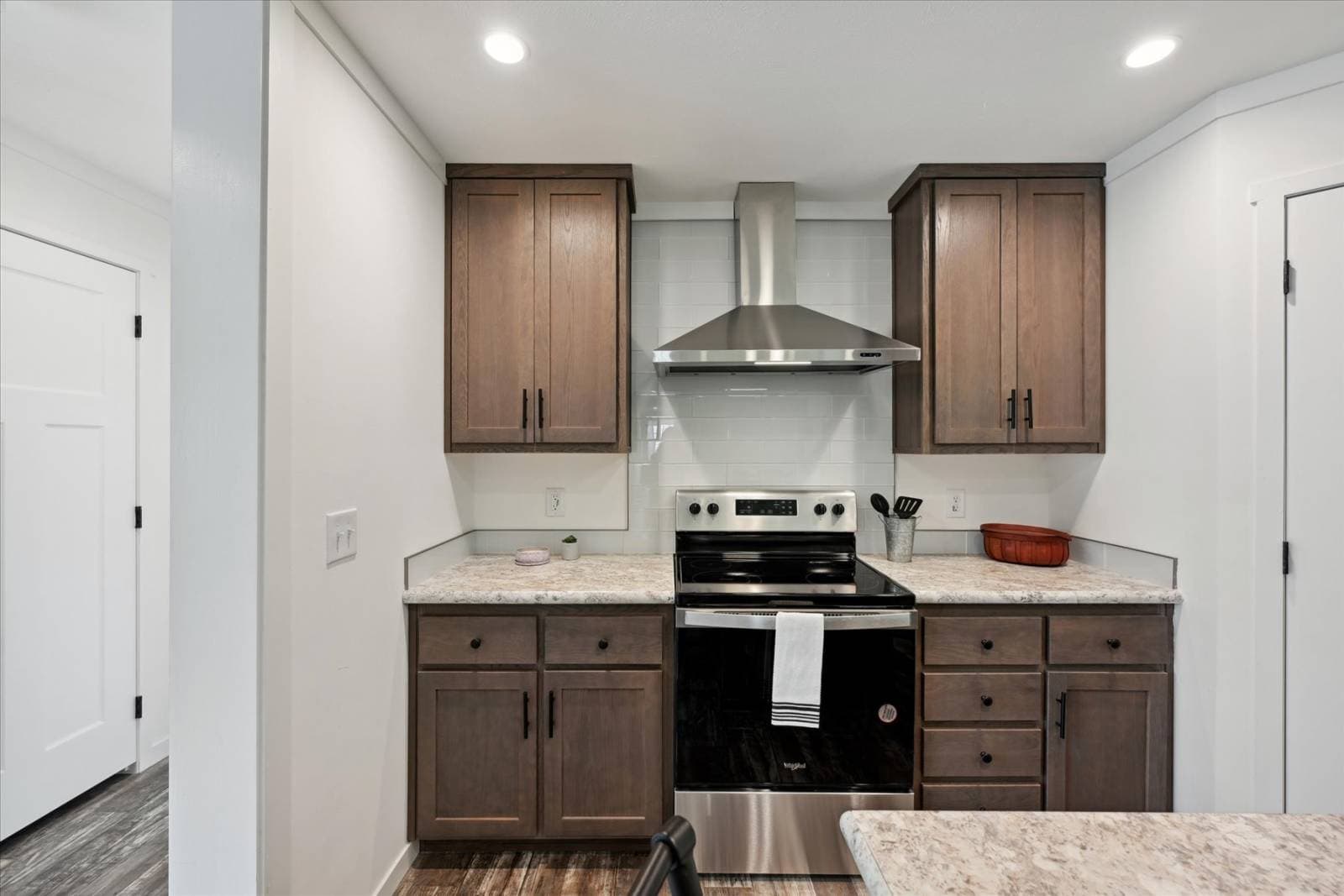 East point - elevate 56 kitchen home features