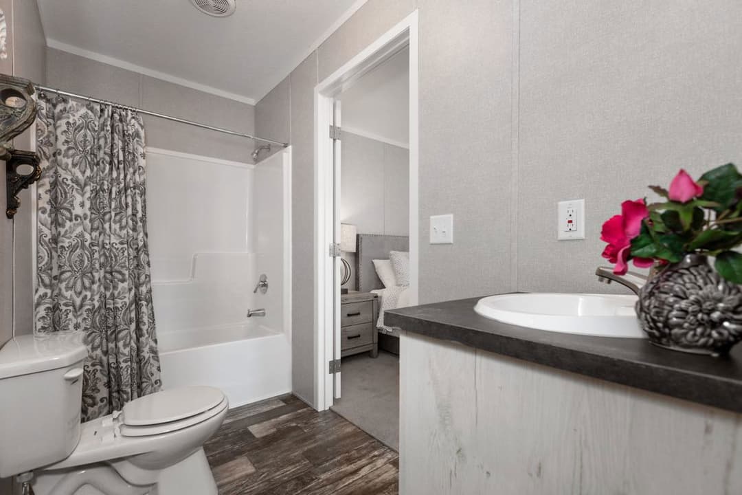 Sapphire bathroom home features