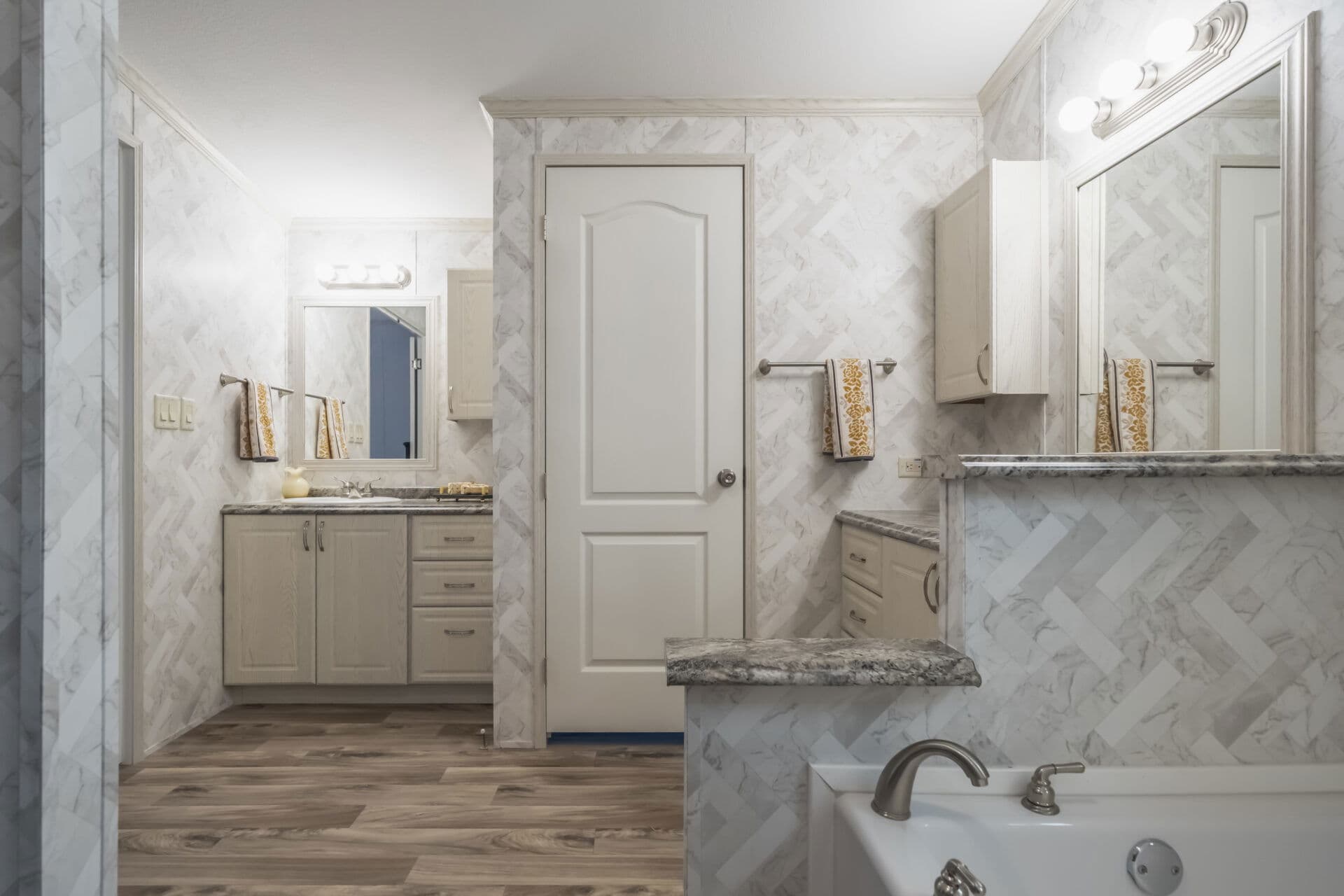 Doublewide c-32×64-32ap bathroom home features