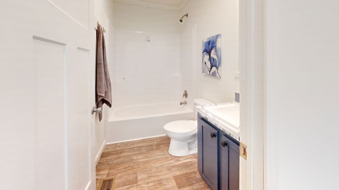 The sugar run duplex interior and bathroom home features