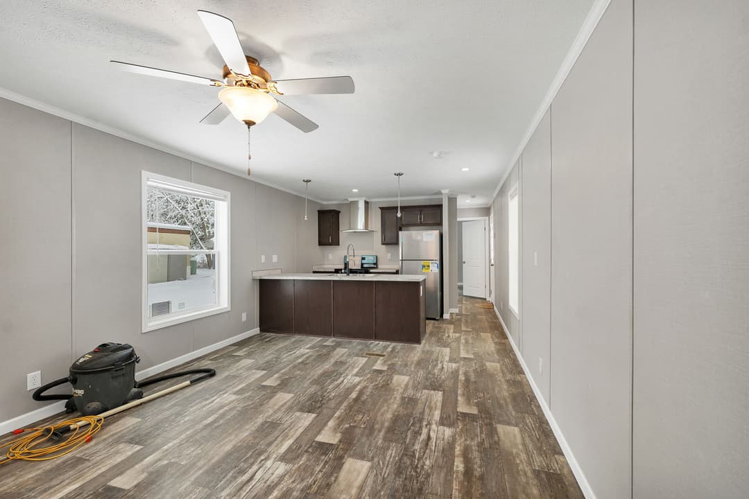 Zenith 6803 interior home features